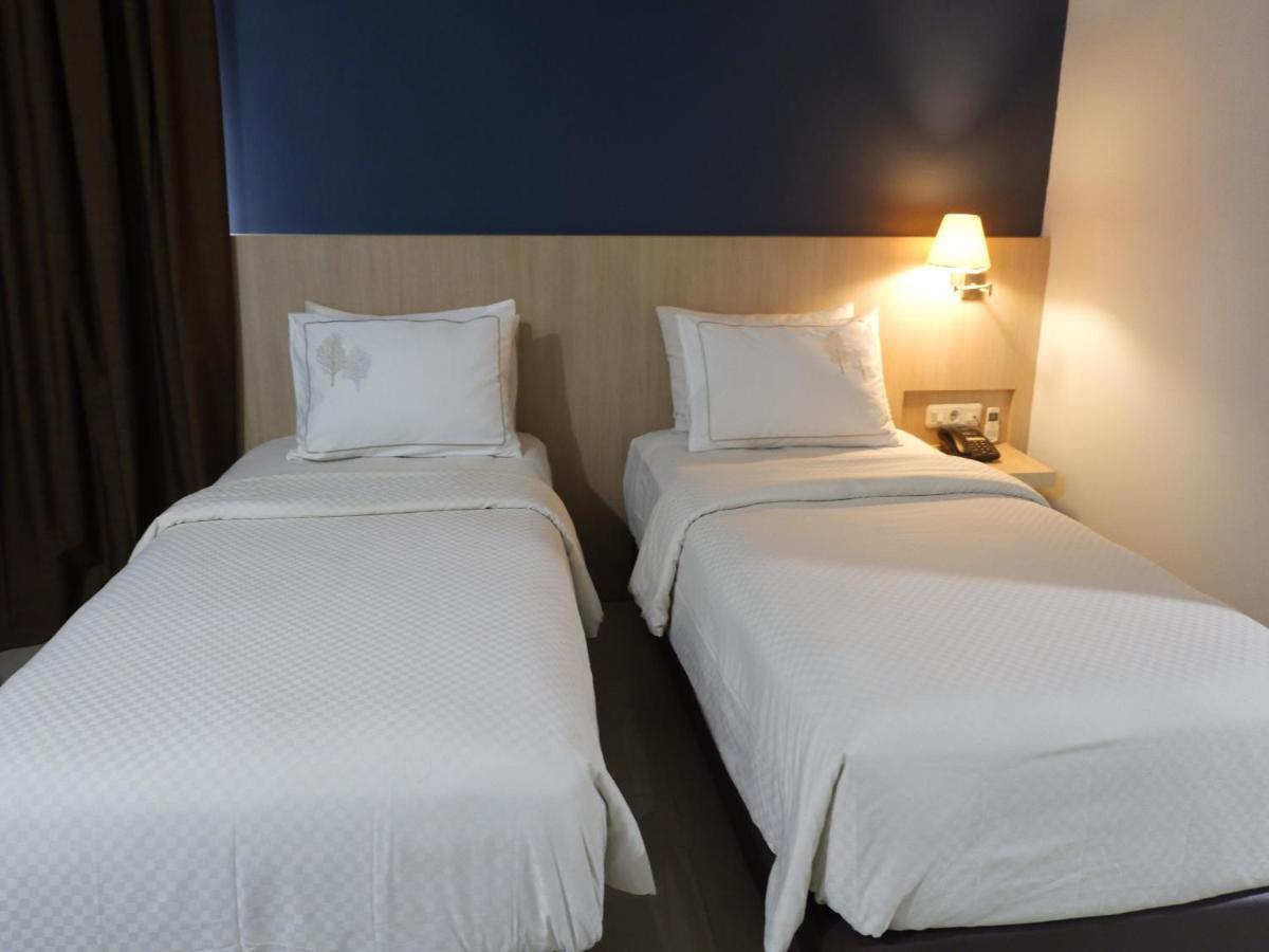 Rio City Hotel Palembang Exterior photo