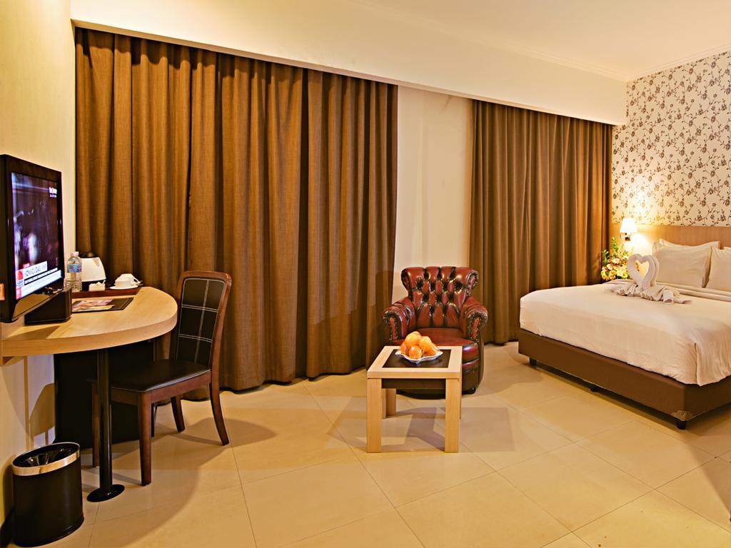 Rio City Hotel Palembang Exterior photo